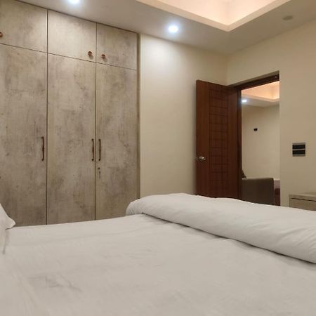 Villa In Vrindavan, Hare Krishna M ภายนอก รูปภาพ