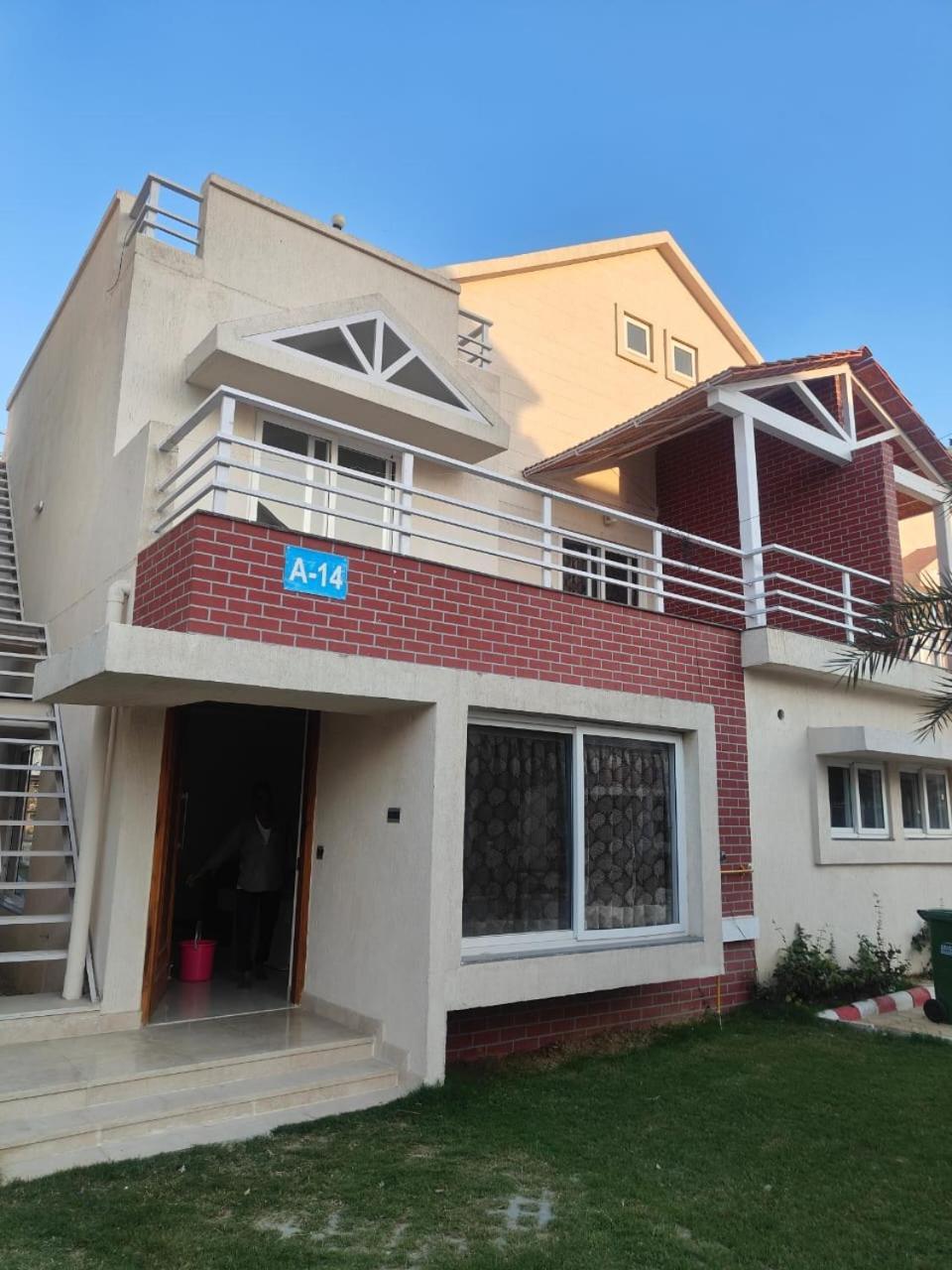 Villa In Vrindavan, Hare Krishna M ภายนอก รูปภาพ