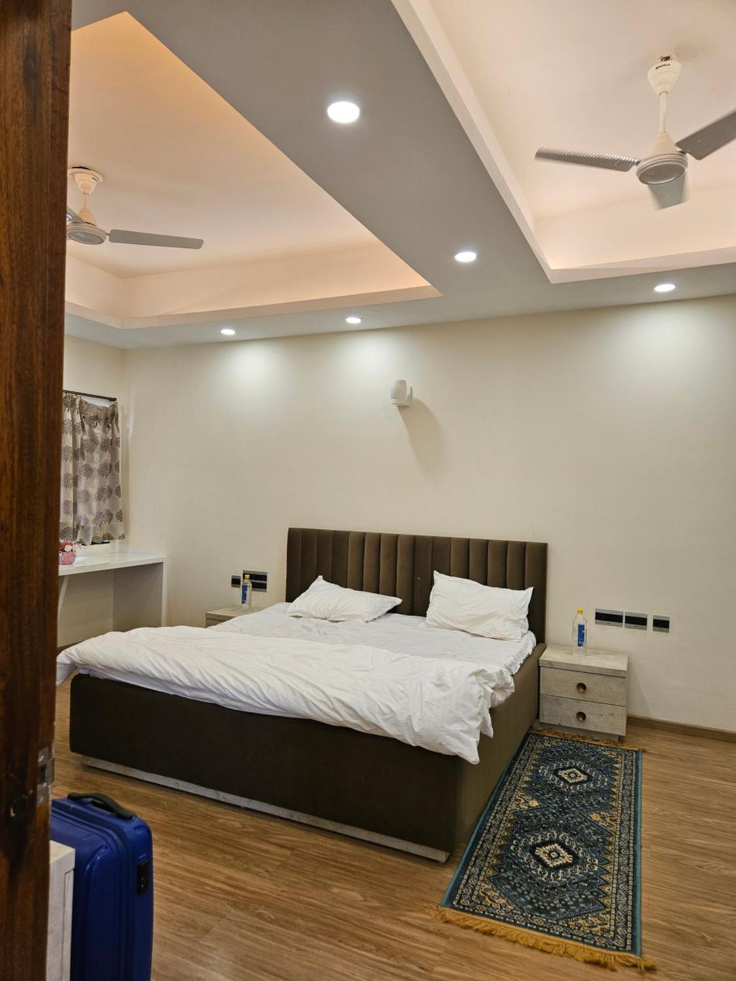 Villa In Vrindavan, Hare Krishna M ภายนอก รูปภาพ